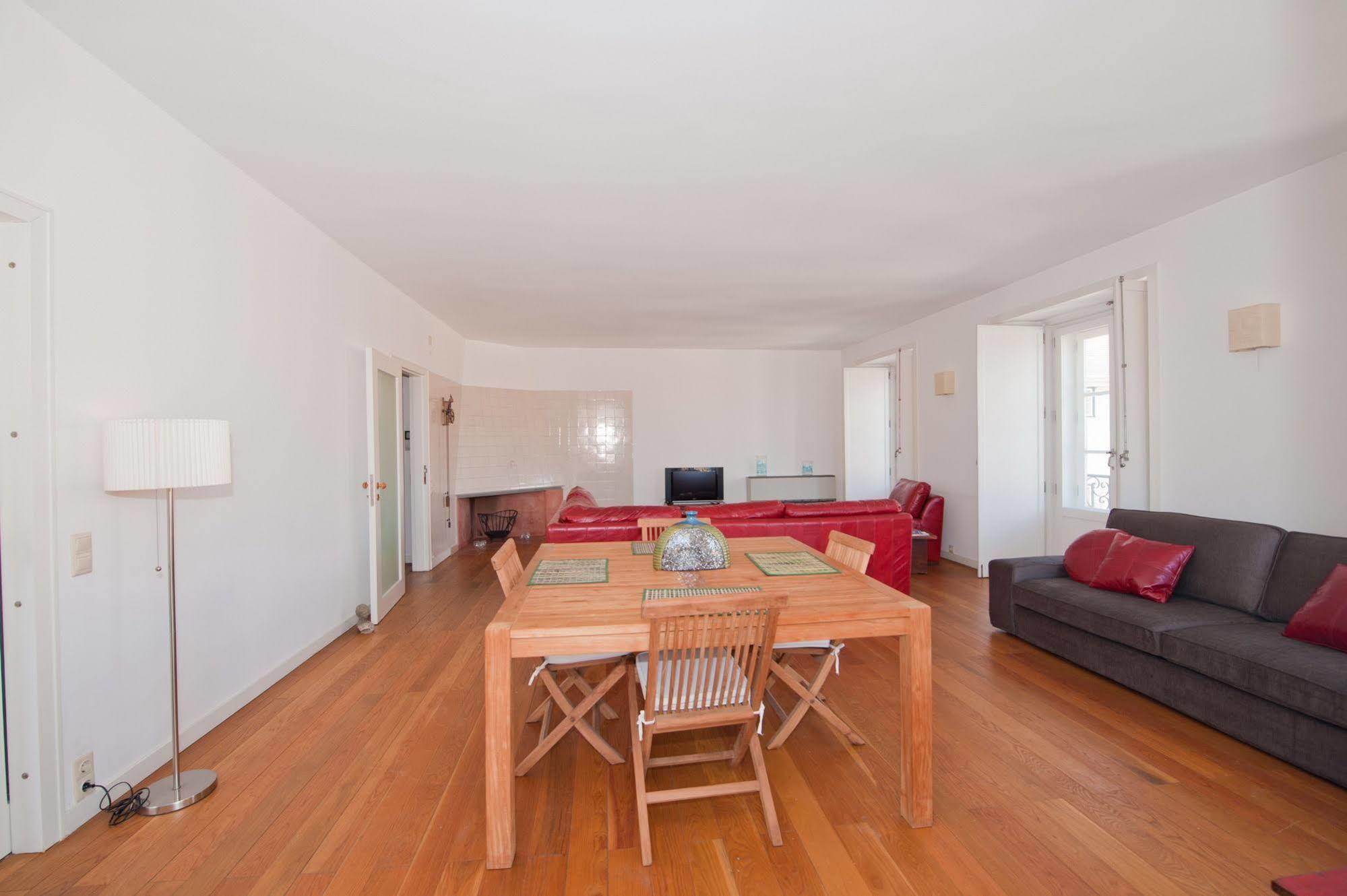 Chiado Apartments Lisbon Exterior photo